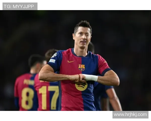 莱万在欧冠赛场火力全开10场比赛打入12球稳居射手榜首