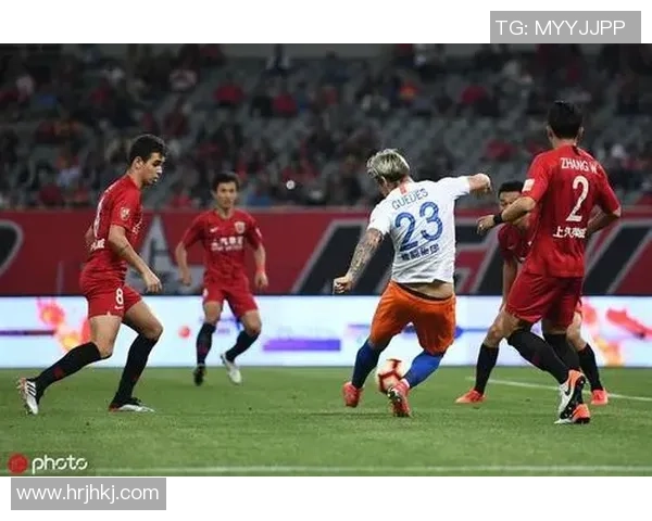 鲁能与上港对决引发国外媒体热议赛场表现与战术分析