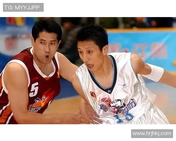 篮球明星的爱情故事揭秘：从赛场到生活的甜蜜瞬间与挑战